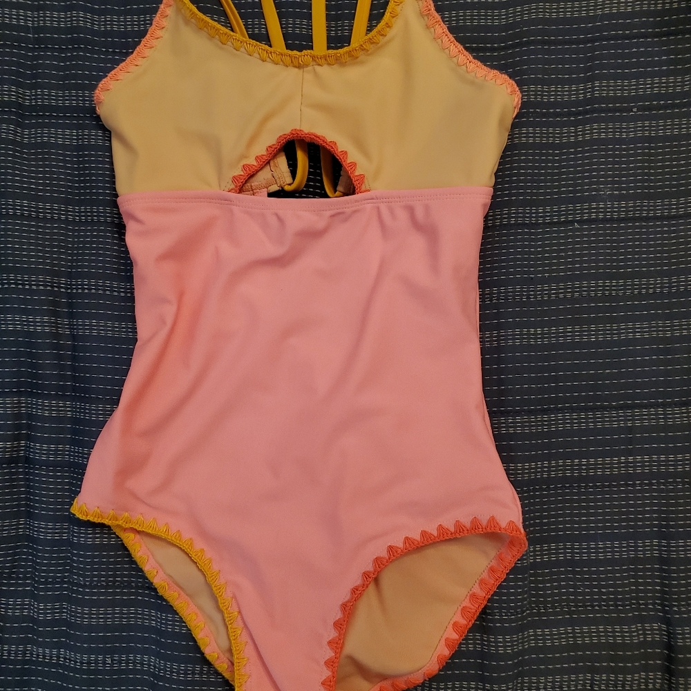 Girls 1 piece swimsuit